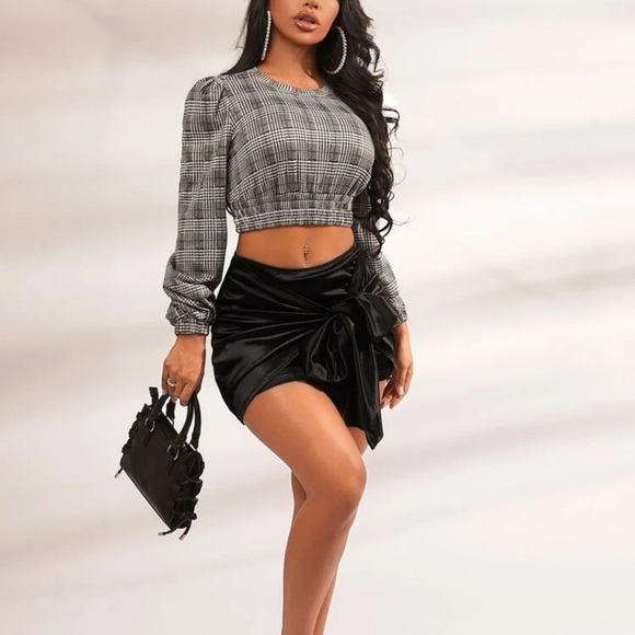 Bow-Tie Short Skirt - Picture 5 of 5